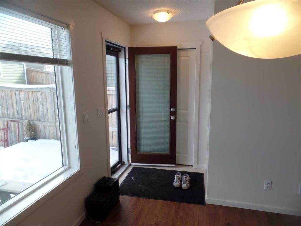 36 Evansborough Common Nw, Calgary, AB - Indoor Photo Showing Other Room