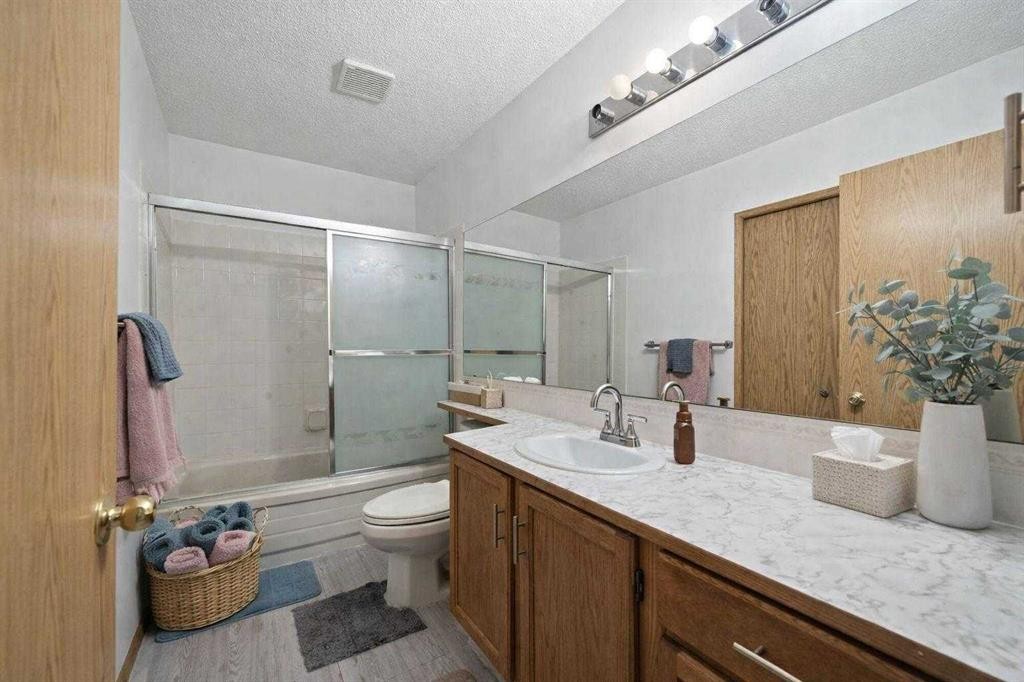24 Laguna Close Ne, Calgary, AB - Indoor Photo Showing Bathroom