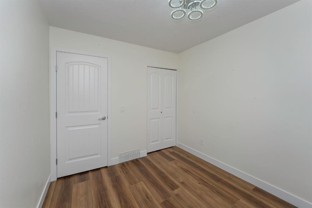 140 Whitworth Way, Calgary, AB - Indoor Photo Showing Other Room