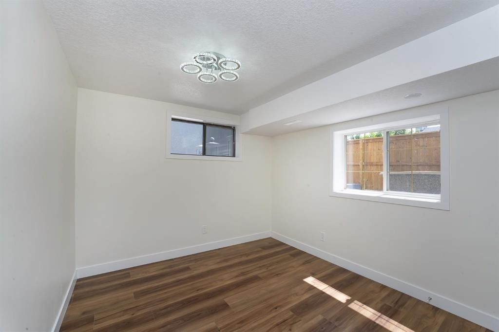 140 Whitworth Way, Calgary, AB - Indoor Photo Showing Other Room