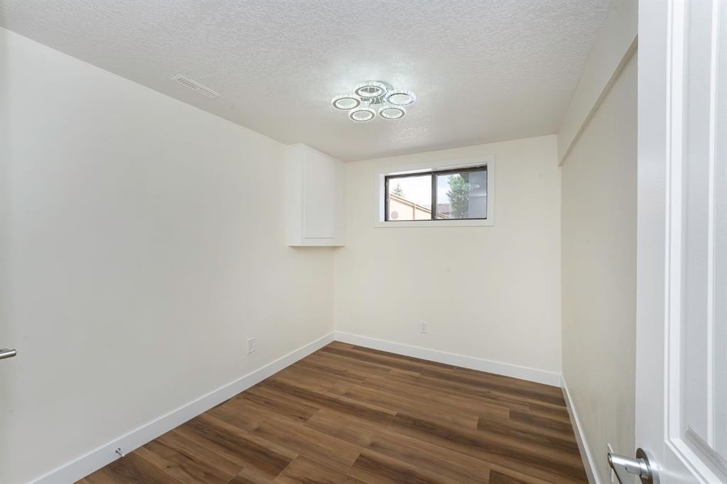 140 Whitworth Way, Calgary, AB - Indoor Photo Showing Other Room