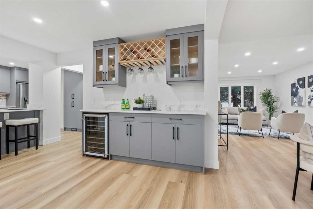 80 Hawkfield Crescent Nw, Calgary, AB - Indoor Photo Showing Kitchen