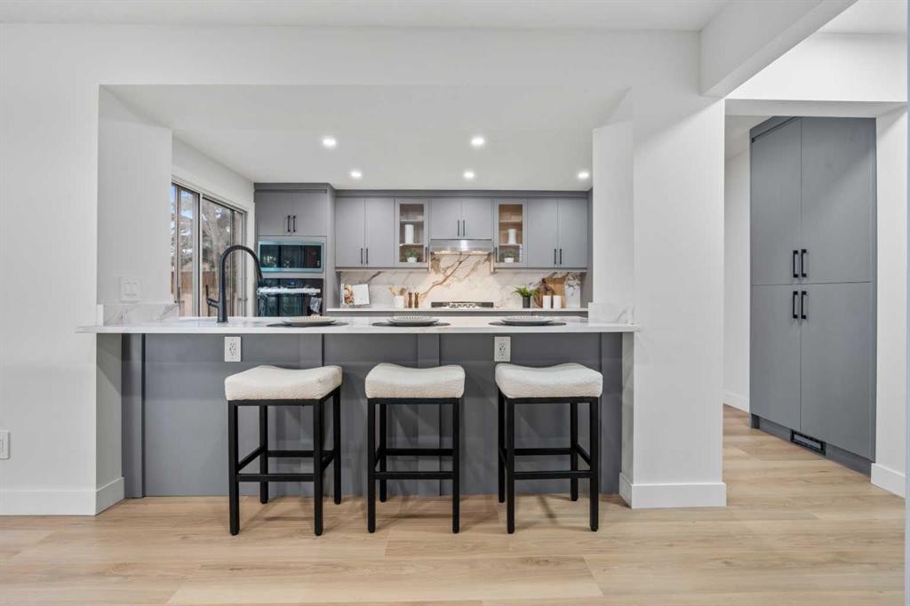 80 Hawkfield Crescent Nw, Calgary, AB - Indoor Photo Showing Kitchen With Upgraded Kitchen