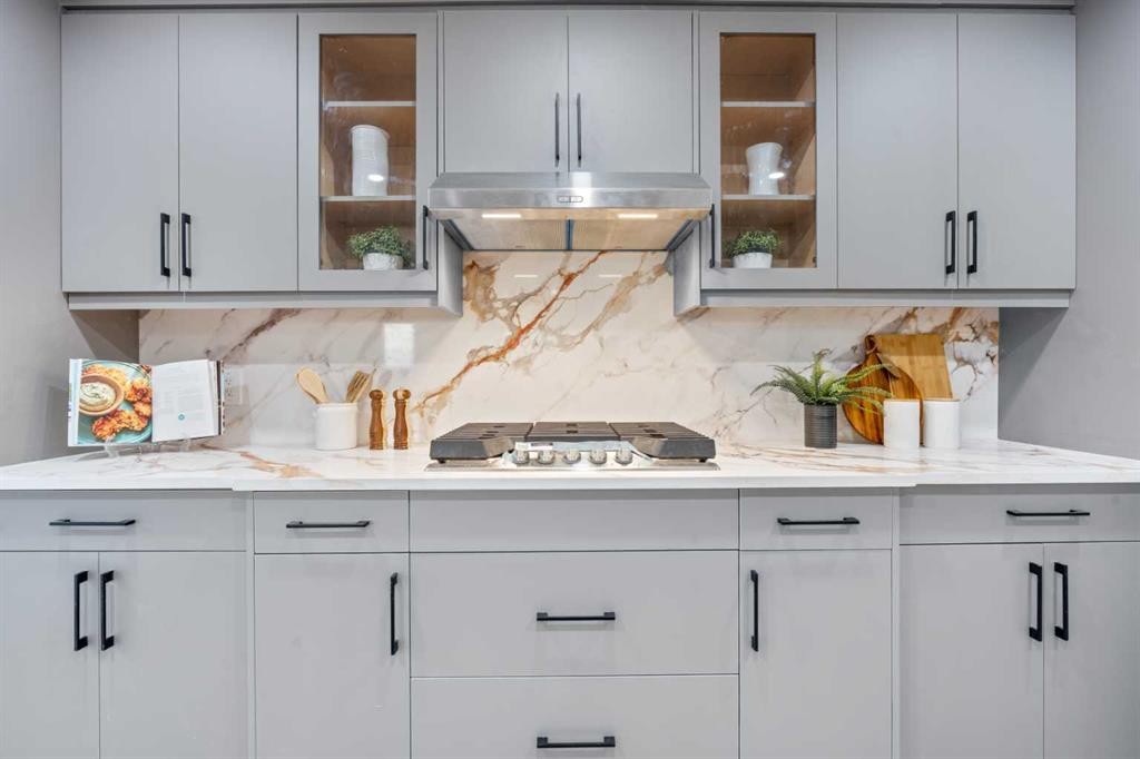 80 Hawkfield Crescent Nw, Calgary, AB - Indoor Photo Showing Kitchen