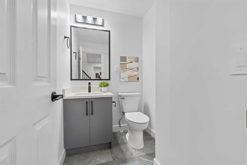 80 Hawkfield Crescent Nw, Calgary, AB - Indoor Photo Showing Bathroom