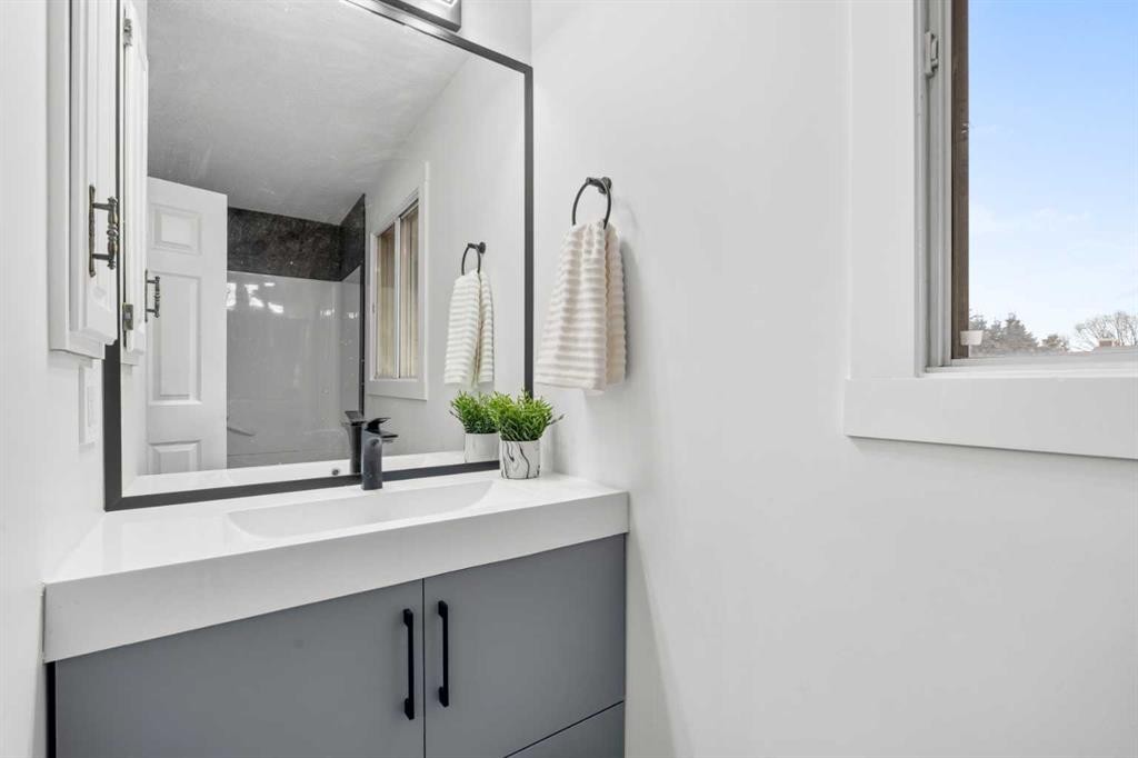 80 Hawkfield Crescent Nw, Calgary, AB - Indoor