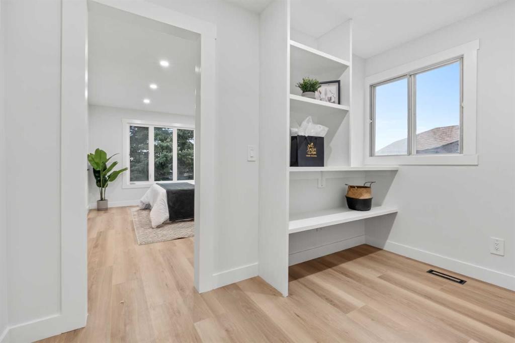 80 Hawkfield Crescent Nw, Calgary, AB - Indoor Photo Showing Other Room