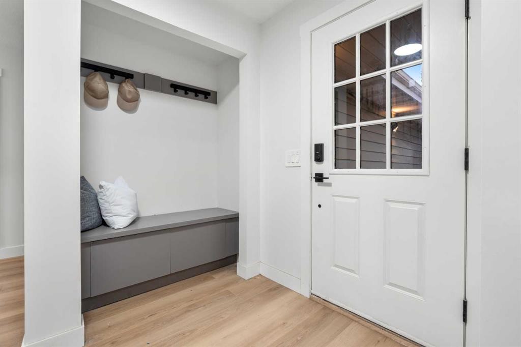 80 Hawkfield Crescent Nw, Calgary, AB - Indoor Photo Showing Other Room