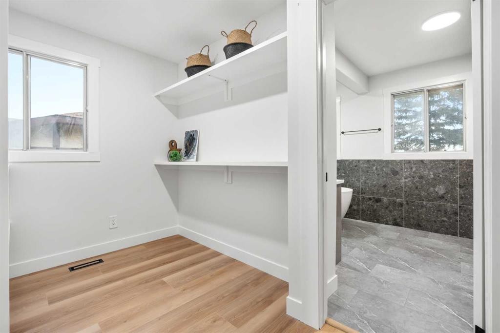 80 Hawkfield Crescent Nw, Calgary, AB - Indoor