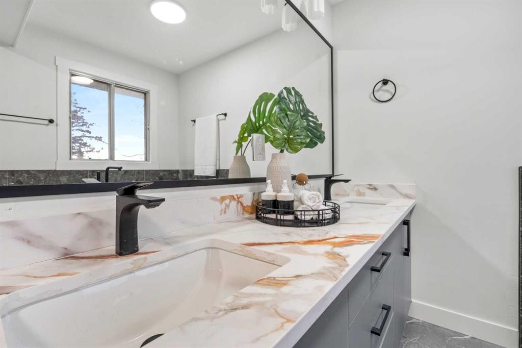 80 Hawkfield Crescent Nw, Calgary, AB - Indoor