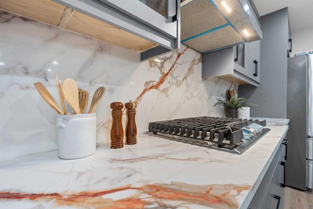 80 Hawkfield Crescent Nw, Calgary, AB - Indoor Photo Showing Kitchen
