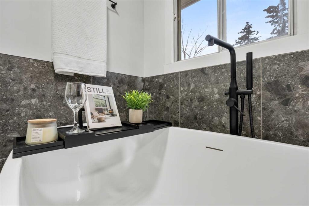 80 Hawkfield Crescent Nw, Calgary, AB - Indoor