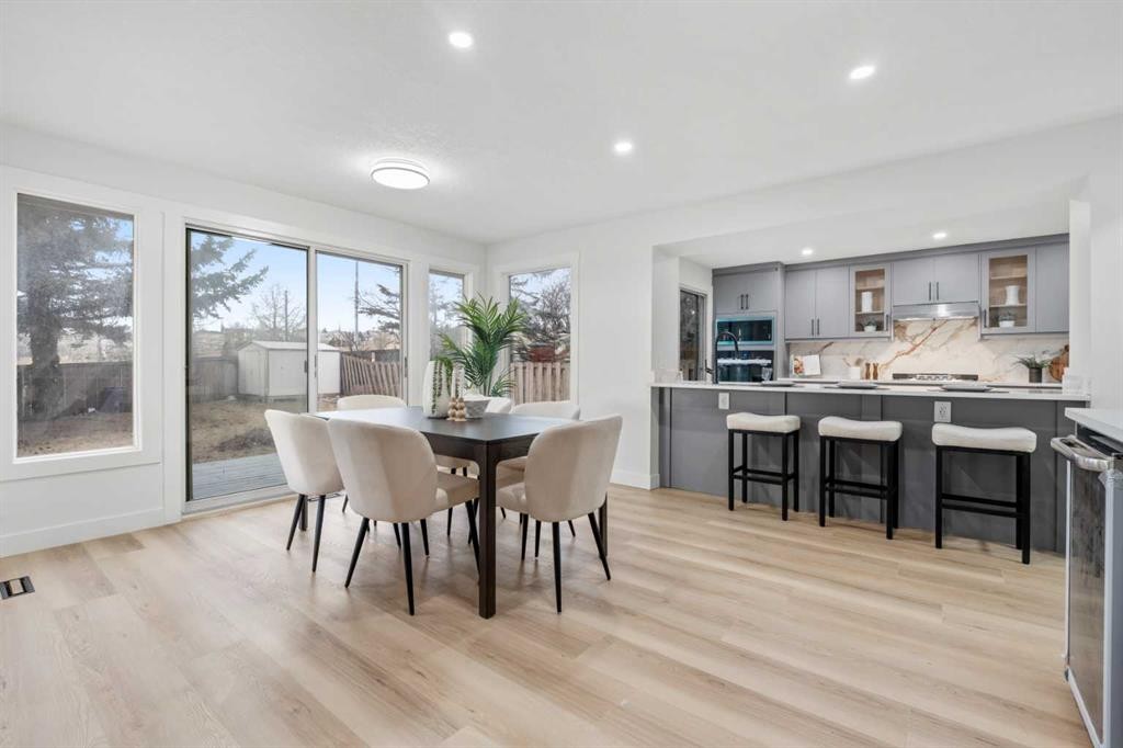 80 Hawkfield Crescent Nw, Calgary, AB - Indoor Photo Showing Dining Room