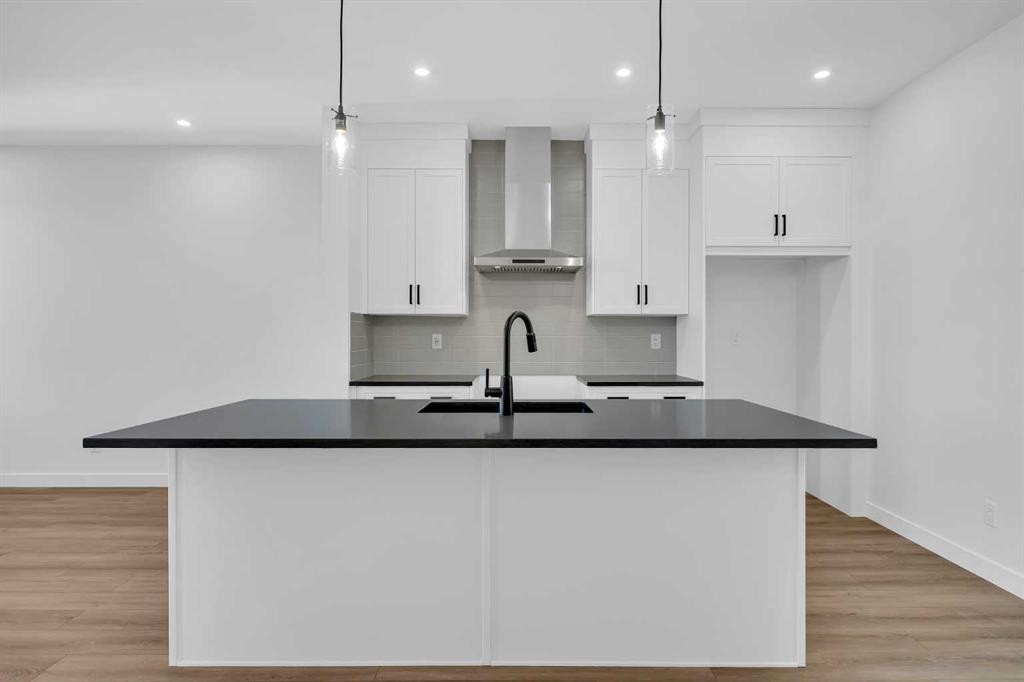 14 Versant Path Sw, Calgary, AB - Indoor Photo Showing Kitchen With Upgraded Kitchen