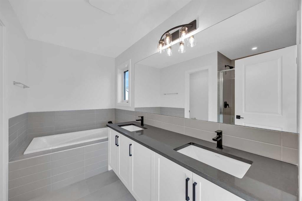 14 Versant Path Sw, Calgary, AB - Indoor Photo Showing Bathroom