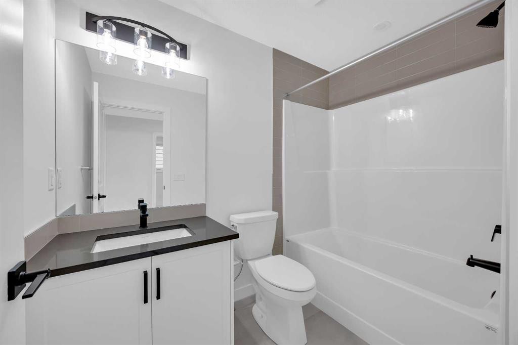 14 Versant Path Sw, Calgary, AB - Indoor Photo Showing Bathroom