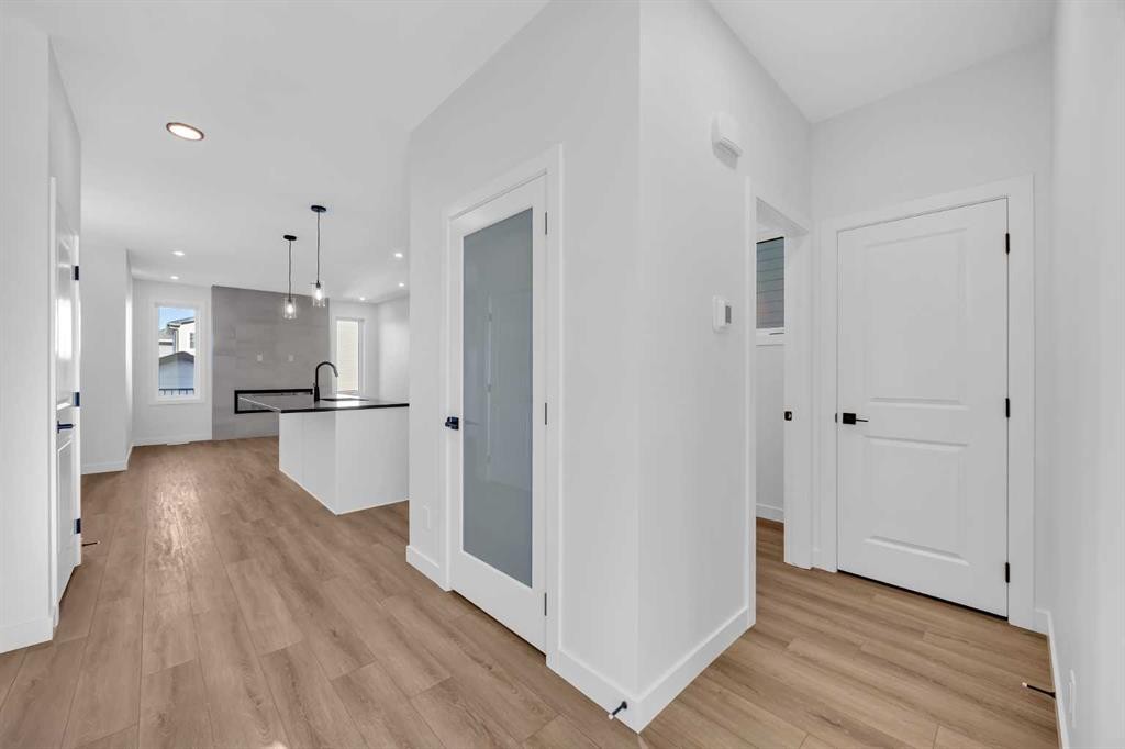14 Versant Path Sw, Calgary, AB - Indoor