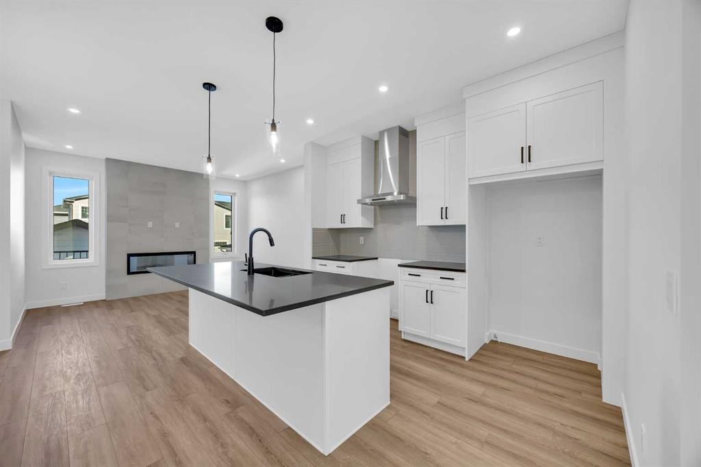 14 Versant Path Sw, Calgary, AB - Indoor Photo Showing Kitchen With Upgraded Kitchen