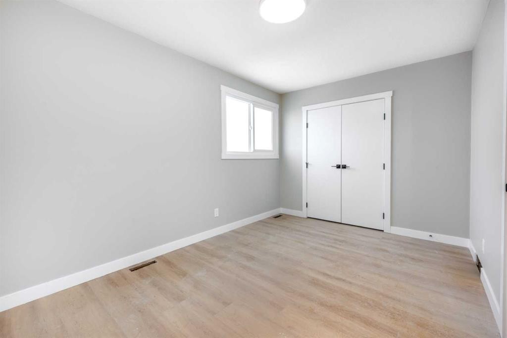7616 27 Street Se, Calgary, AB - Indoor Photo Showing Other Room