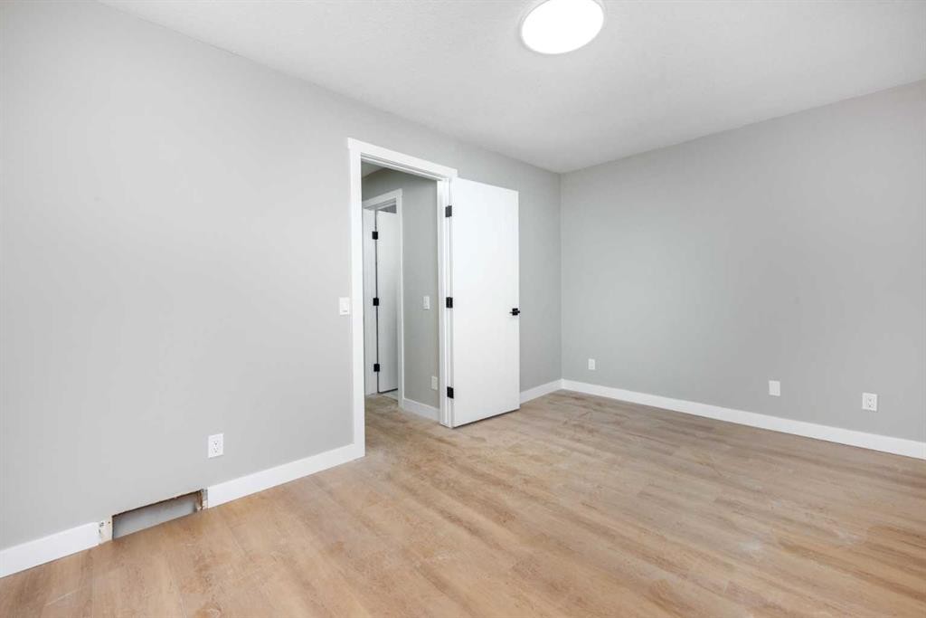 7616 27 Street Se, Calgary, AB - Indoor Photo Showing Other Room