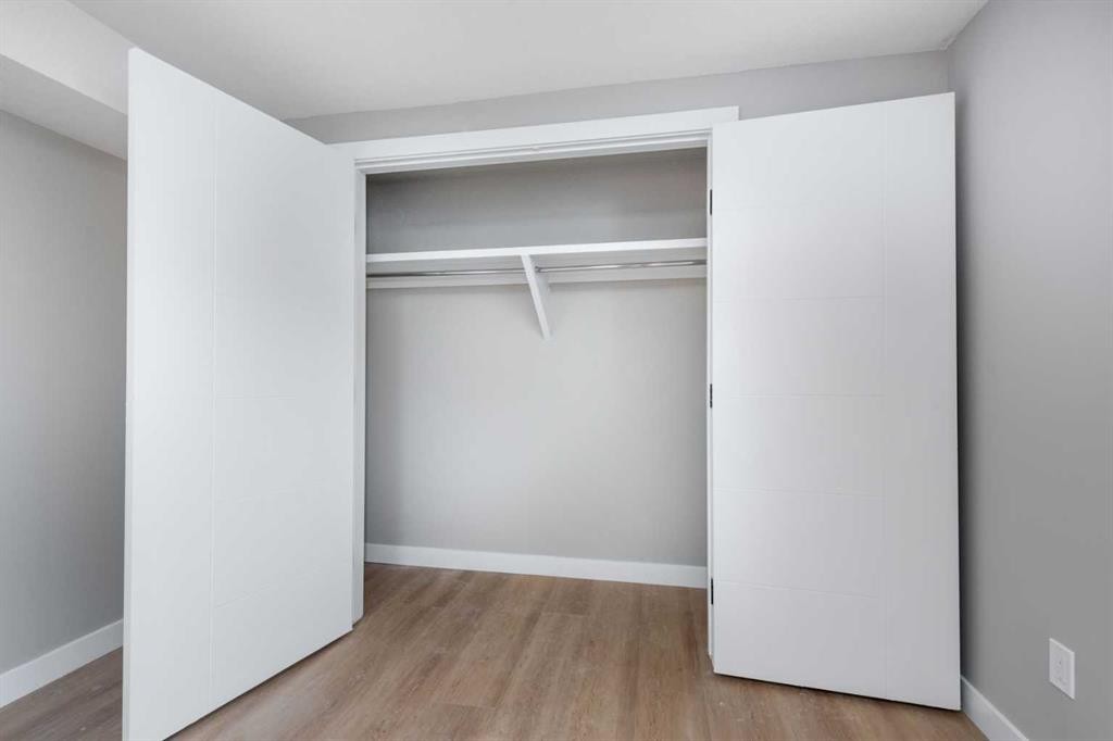 7616 27 Street Se, Calgary, AB - Indoor