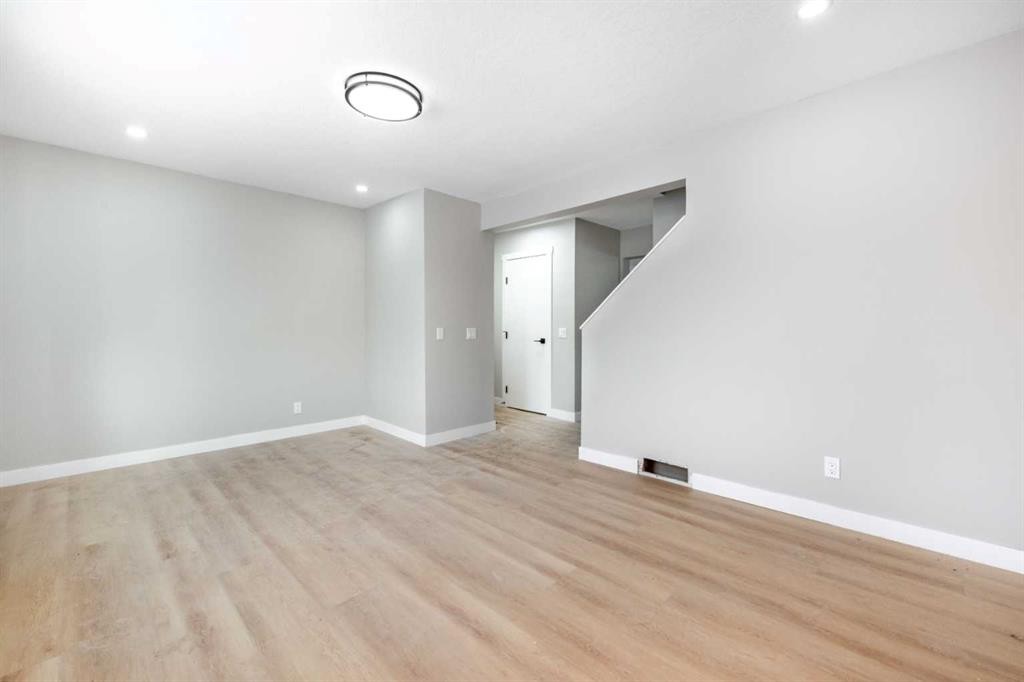 7616 27 Street Se, Calgary, AB - Indoor Photo Showing Other Room