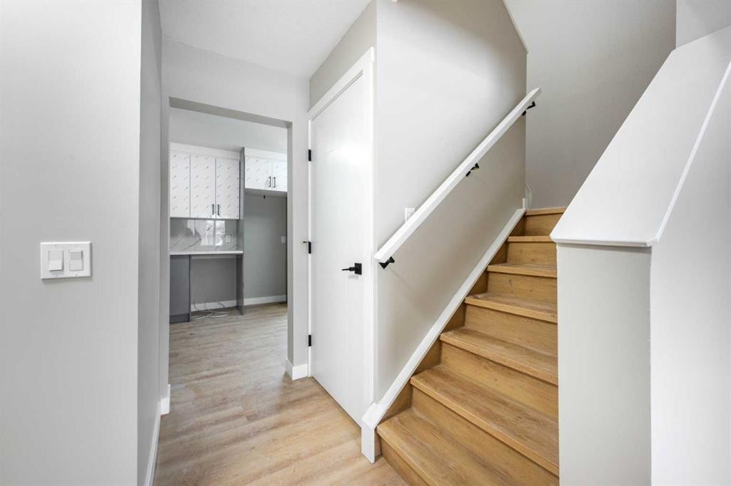 7616 27 Street Se, Calgary, AB - Indoor Photo Showing Other Room