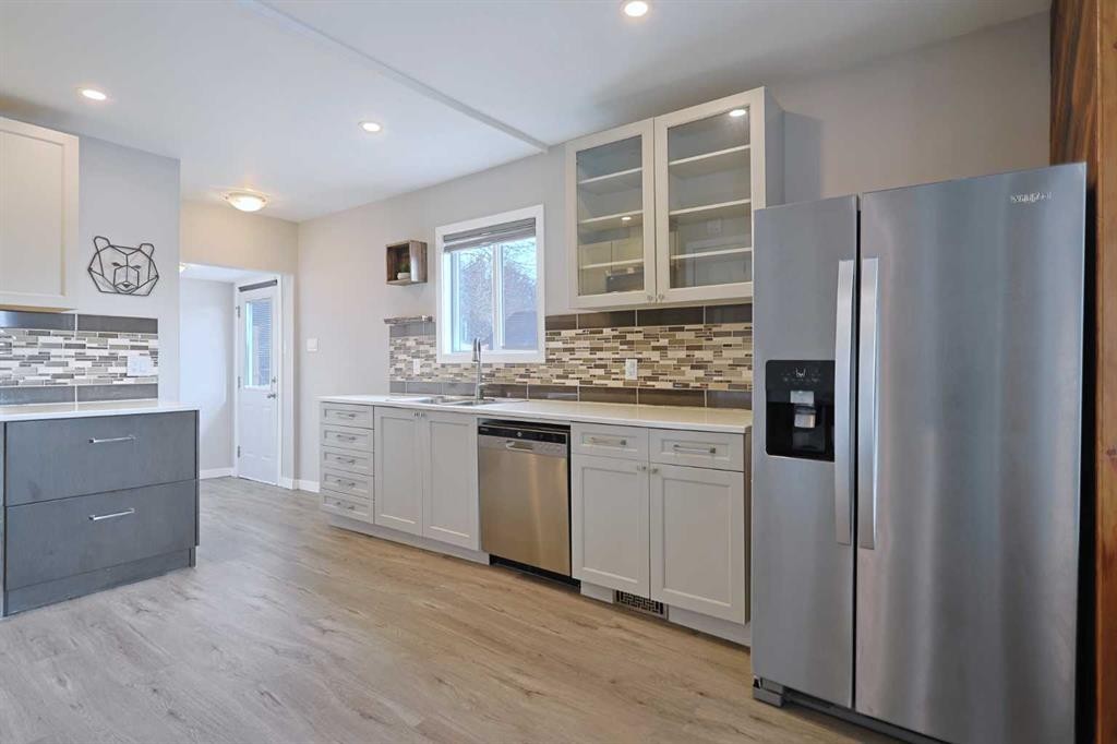 18 Maple Street, Okotoks, AB - Indoor Photo Showing Kitchen With Stainless Steel Kitchen With Upgraded Kitchen