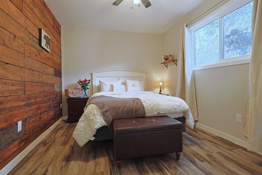 18 Maple Street, Okotoks, AB - Indoor Photo Showing Bedroom