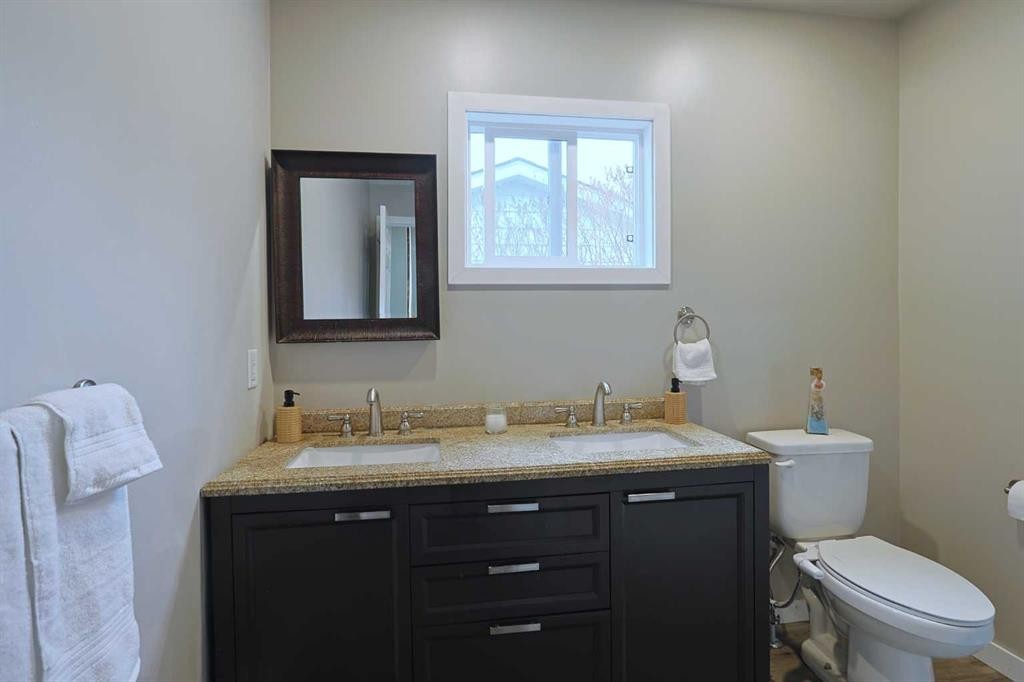 18 Maple Street, Okotoks, AB - Indoor Photo Showing Bathroom
