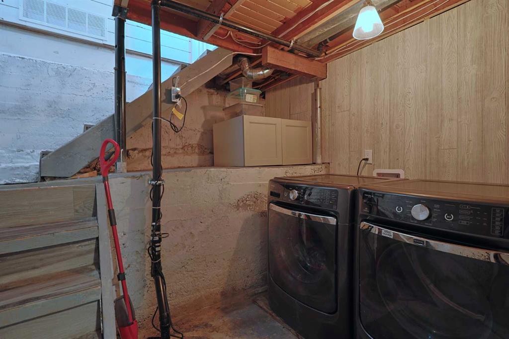 18 Maple Street, Okotoks, AB - Indoor Photo Showing Laundry Room