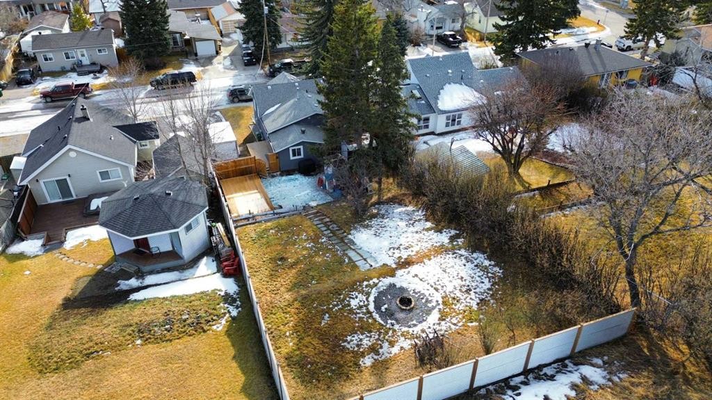 18 Maple Street, Okotoks, AB - Outdoor