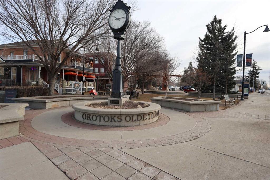 18 Maple Street, Okotoks, AB - Outdoor