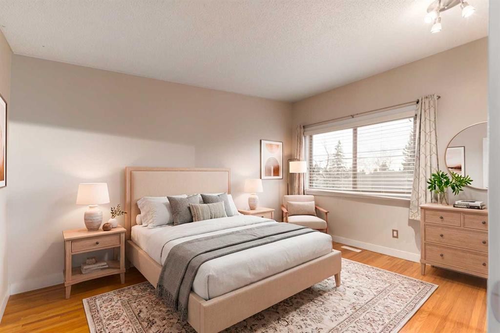 4936 40 Avenue Nw, Calgary, AB - Indoor Photo Showing Bedroom