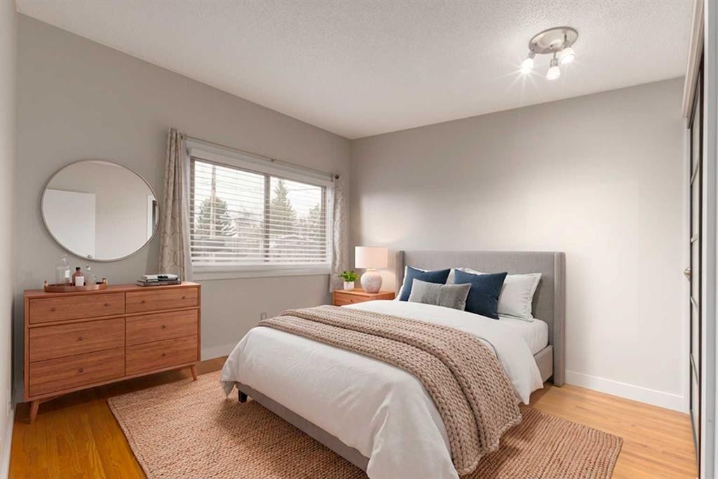 4936 40 Avenue Nw, Calgary, AB - Indoor Photo Showing Bedroom