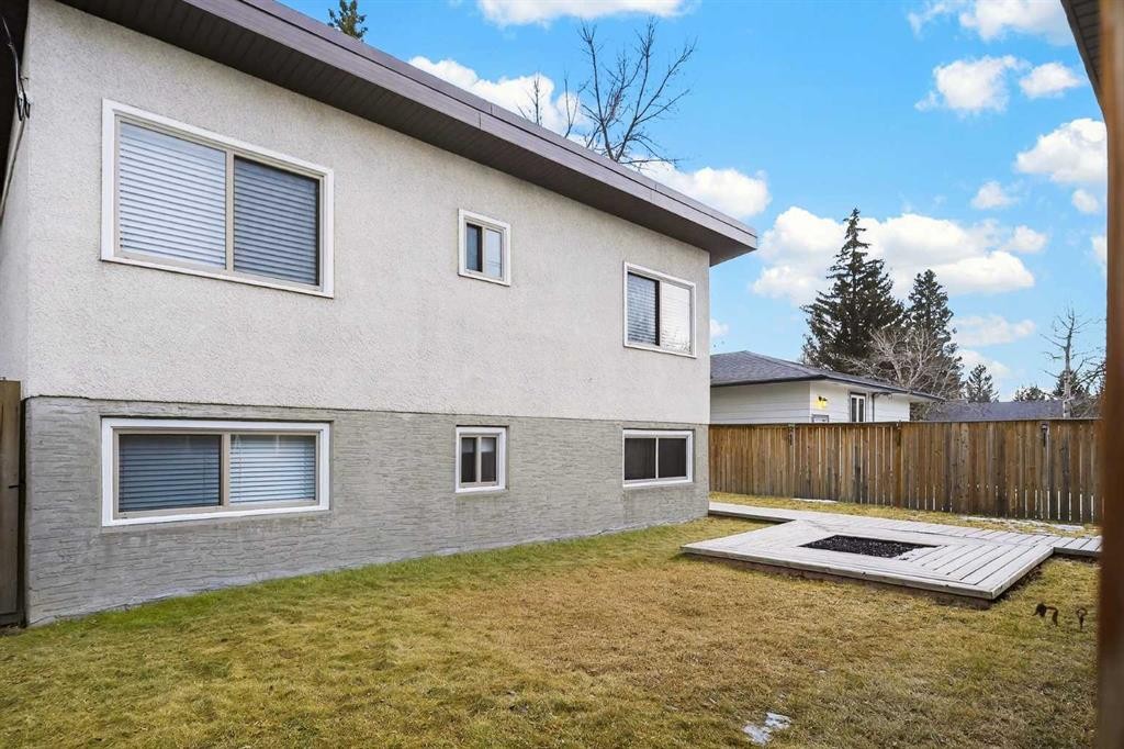 4936 40 Avenue Nw, Calgary, AB - Outdoor With Exterior