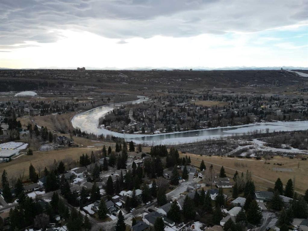 4936 40 Avenue Nw, Calgary, AB - Outdoor With View