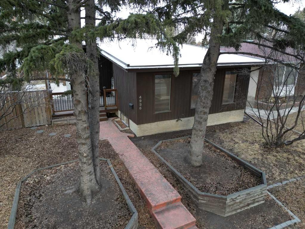 4936 40 Avenue Nw, Calgary, AB - Outdoor