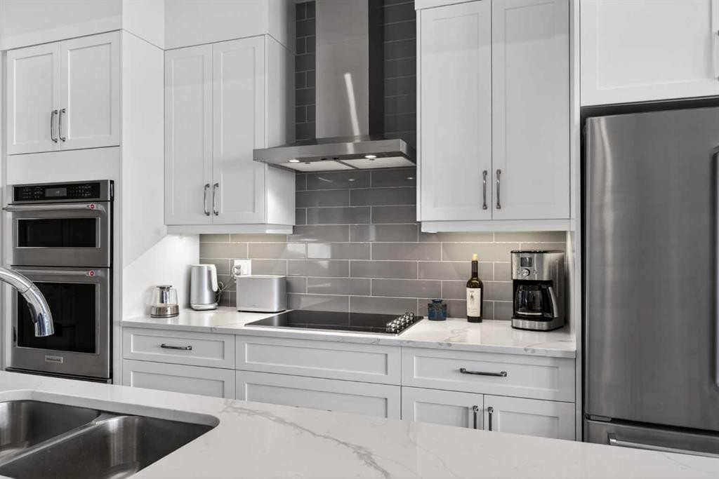 206 Crestridge Common Sw, Calgary, AB - Indoor Photo Showing Kitchen With Stainless Steel Kitchen With Double Sink With Upgraded Kitchen