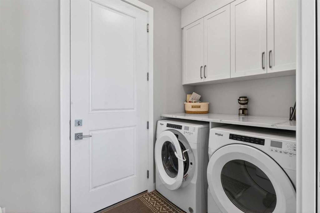 206 Crestridge Common Sw, Calgary, AB - Indoor Photo Showing Laundry Room