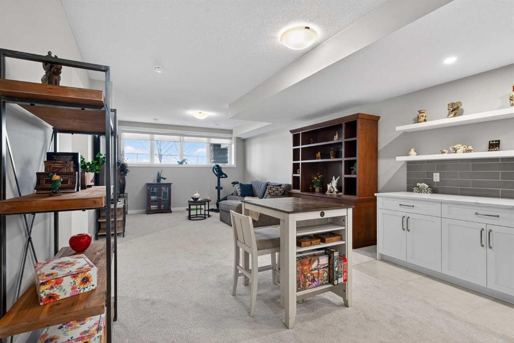 206 Crestridge Common Sw, Calgary, AB - Indoor