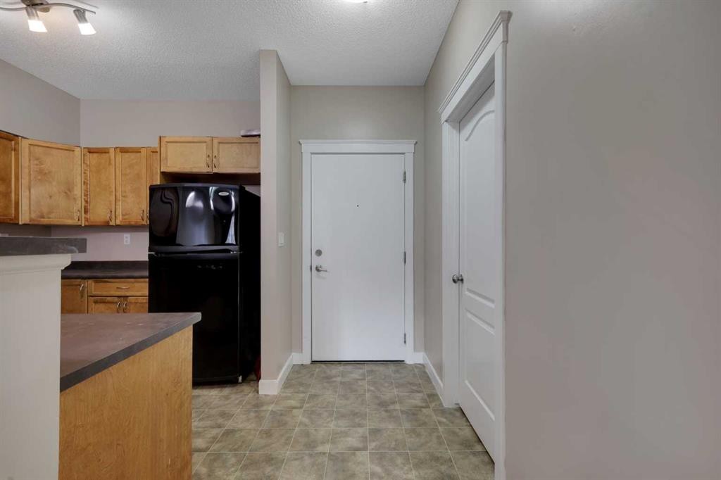 1224-2370 Bayside Road Sw, Airdrie, AB - Indoor Photo Showing Kitchen