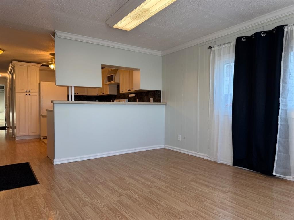 234 9 Street, Beiseker, AB - Indoor Photo Showing Kitchen