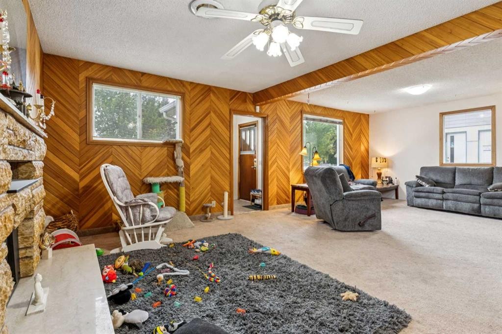 233 27 Avenue Ne, Calgary, AB - Indoor Photo Showing Other Room