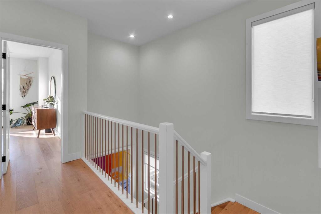 606 9 Avenue Ne, Calgary, AB - Indoor Photo Showing Other Room