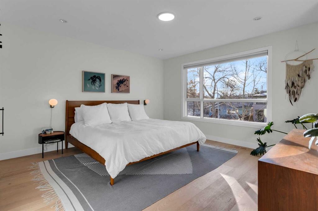 606 9 Avenue Ne, Calgary, AB - Indoor Photo Showing Bedroom