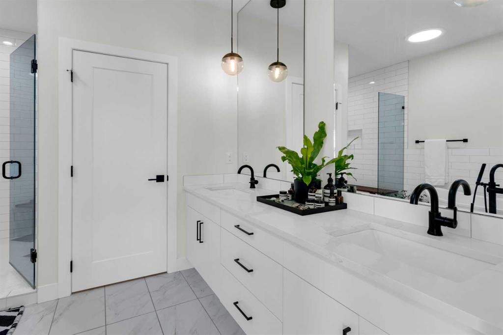 606 9 Avenue Ne, Calgary, AB - Indoor