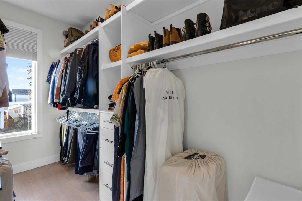 606 9 Avenue Ne, Calgary, AB - Indoor With Storage