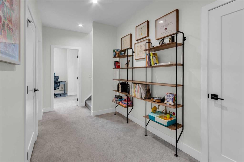 606 9 Avenue Ne, Calgary, AB - Indoor Photo Showing Other Room