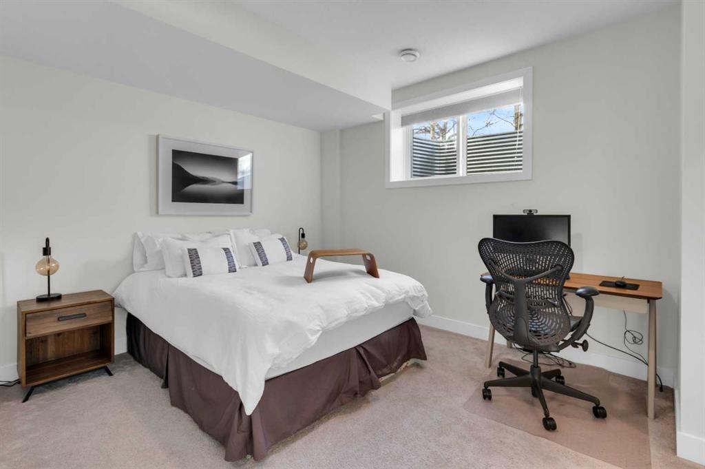 606 9 Avenue Ne, Calgary, AB - Indoor Photo Showing Bedroom